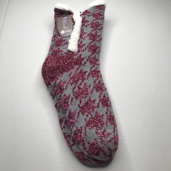 Secret Treasures Women's No Slip Slipper Sock Red/Gray Size 4-10 New - Picture 1 of 5